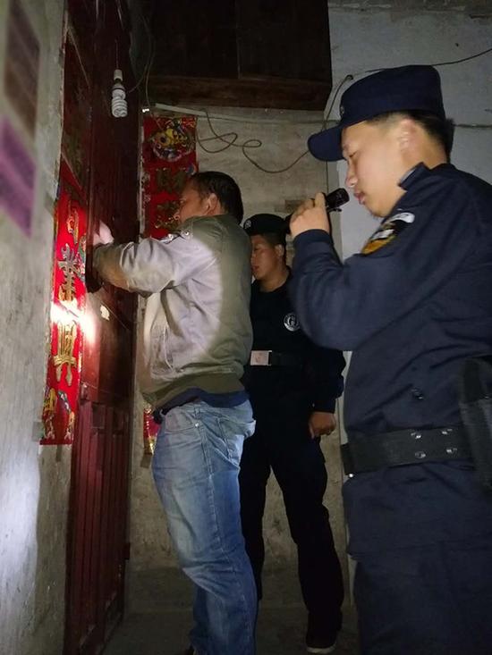 滁州粗心妈妈误将幼女锁家中 